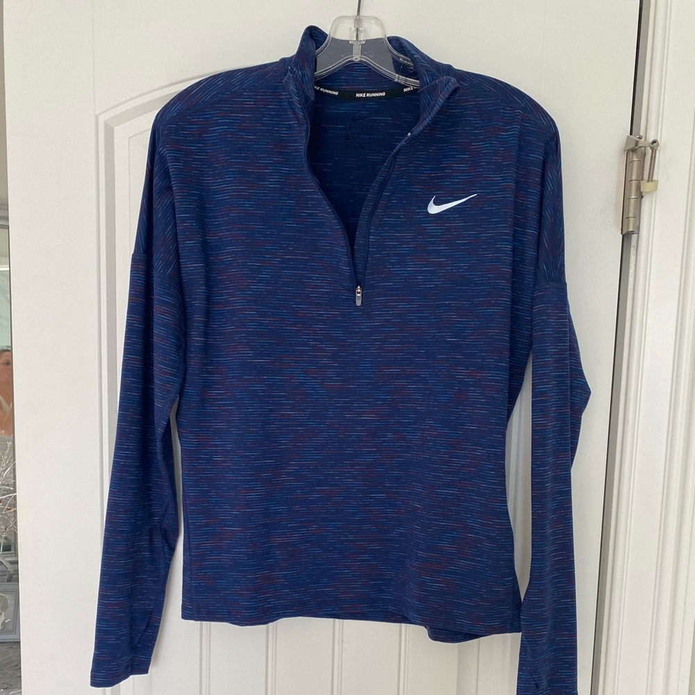 Nike Woman’s quarter zip dri fit